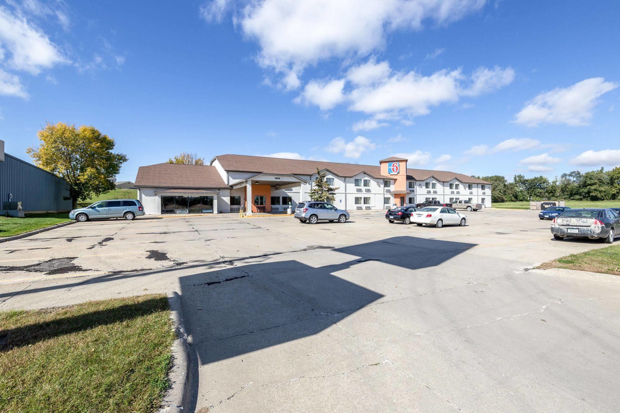 Motel 6-Waterloo, Ia ภายนอก รูปภาพ