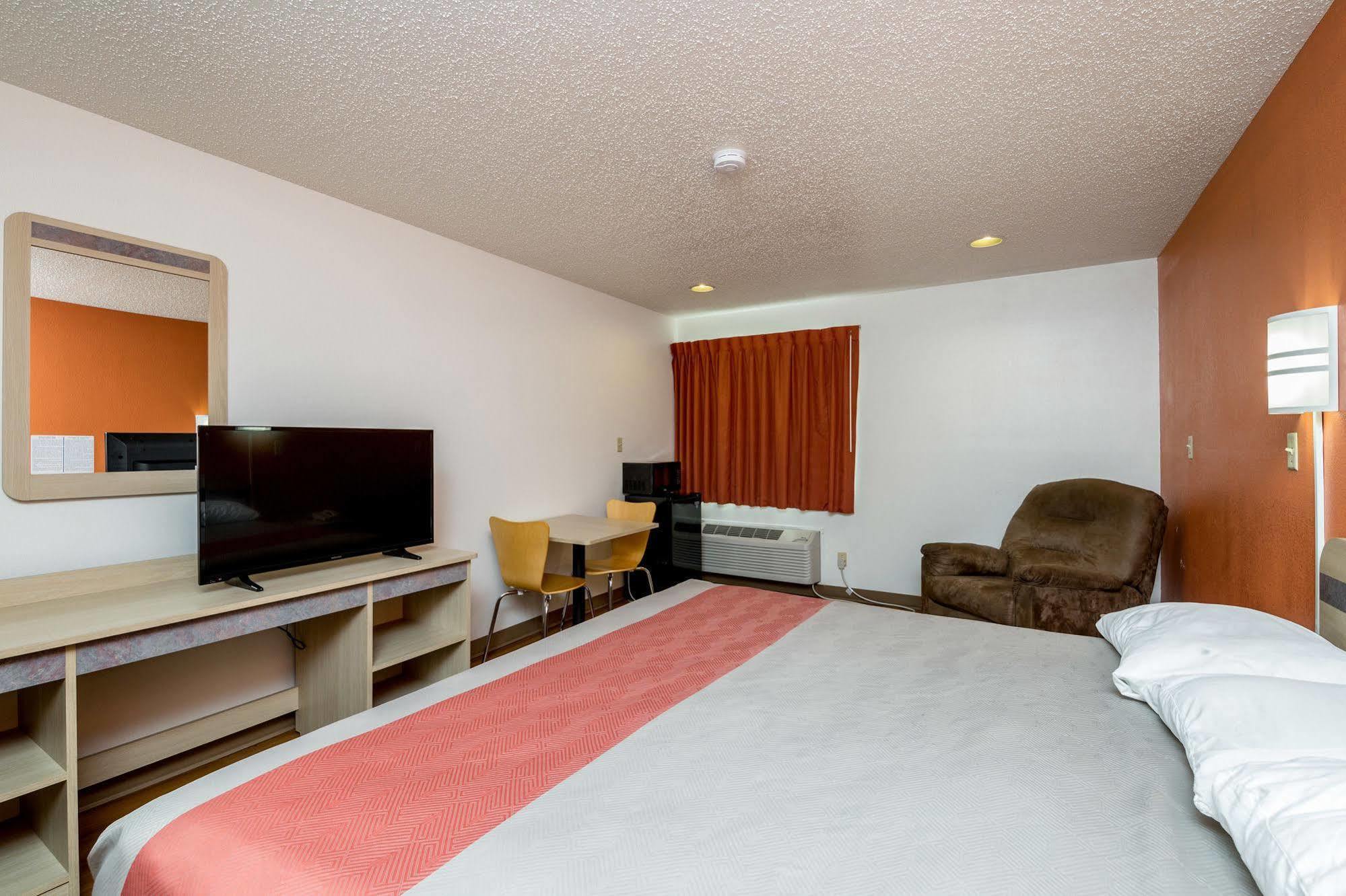 Motel 6-Waterloo, Ia ภายนอก รูปภาพ