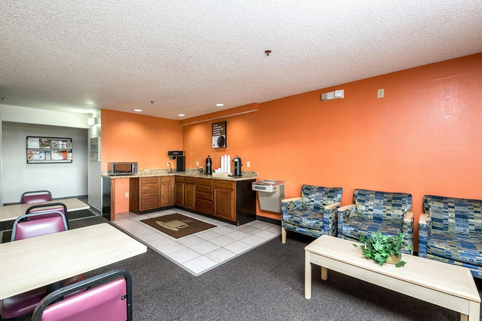 Motel 6-Waterloo, Ia ภายนอก รูปภาพ